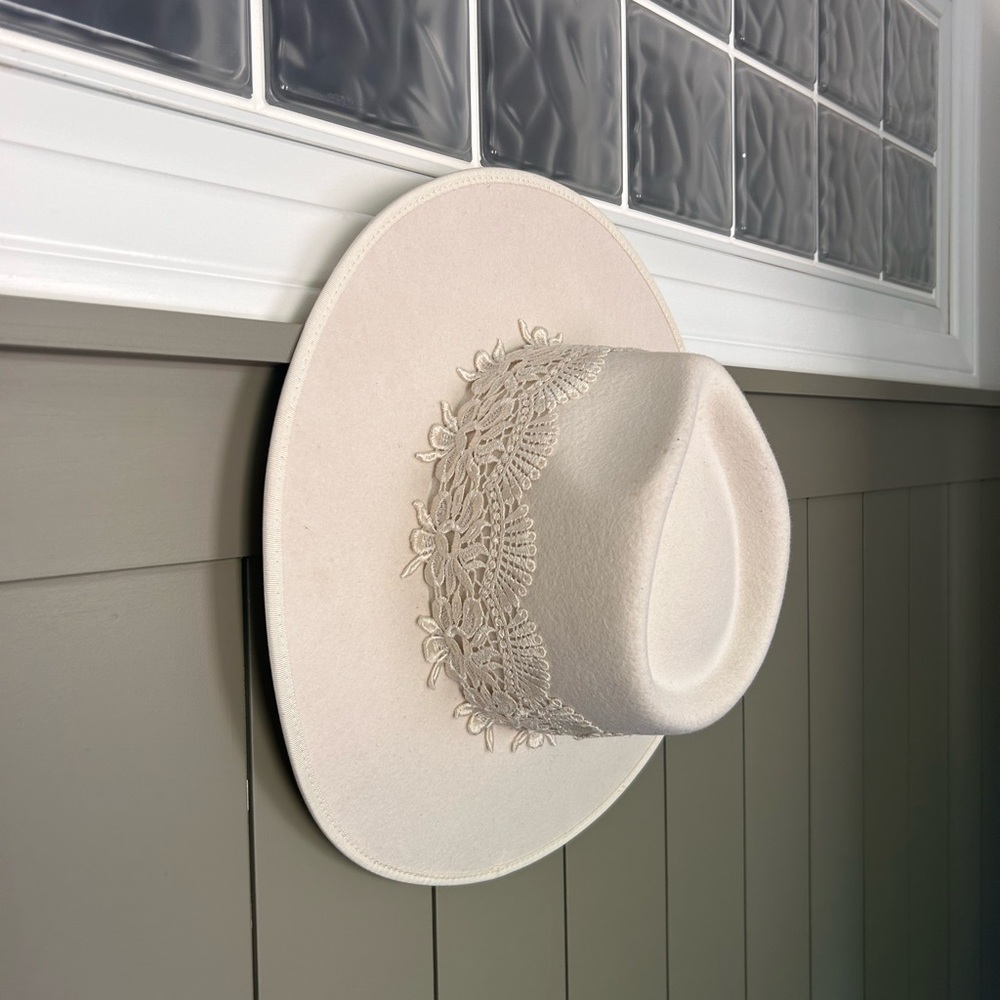 Elegant Cream Wide-Brim Hat with Lace Detail